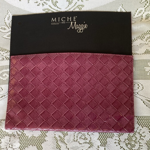 MICHE Classic Shell. Measures 18”x11.5. Fits Classic Base 5.75”x6.5”x11.75”. - Picture 2 of 2